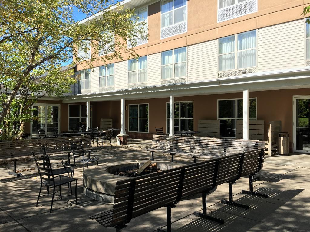 Norwood Inn And Suites Chaska Exterior foto