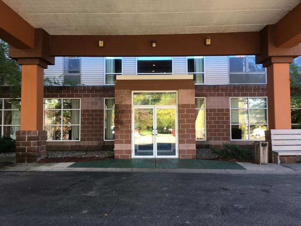 Norwood Inn And Suites Chaska Exterior foto