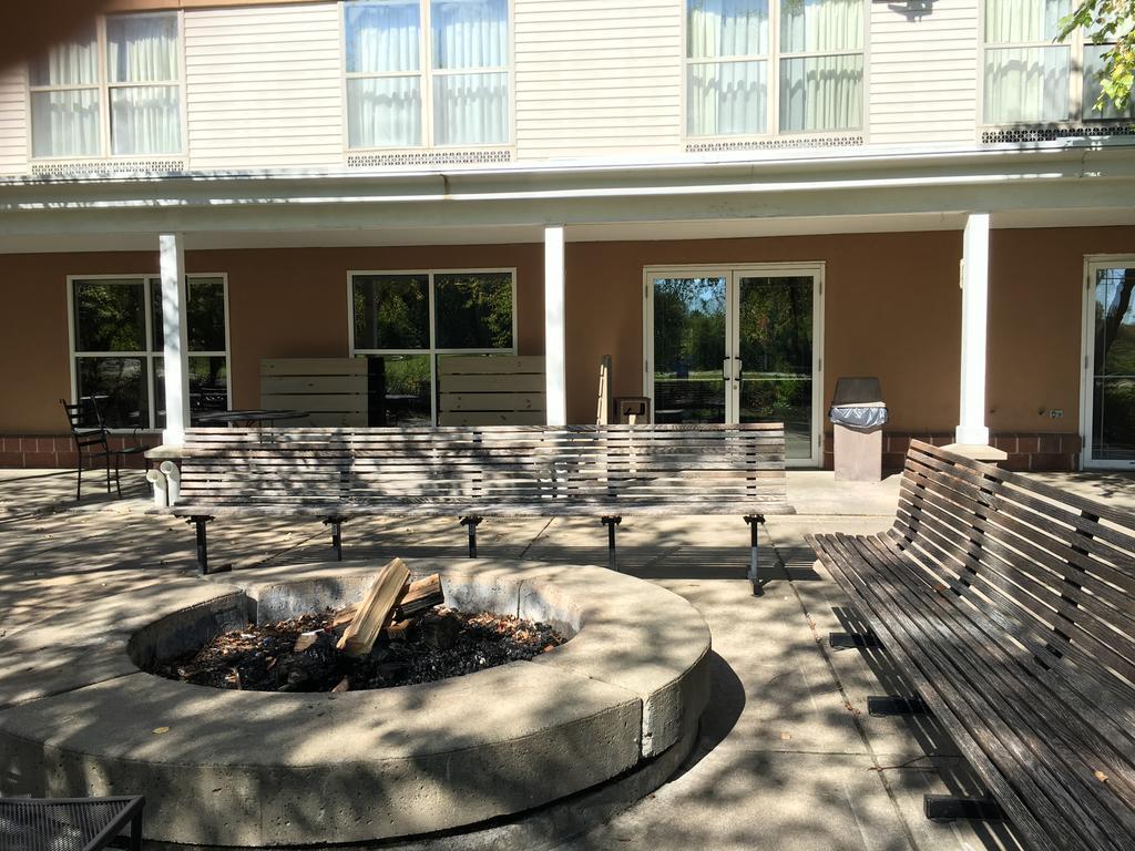 Norwood Inn And Suites Chaska Exterior foto